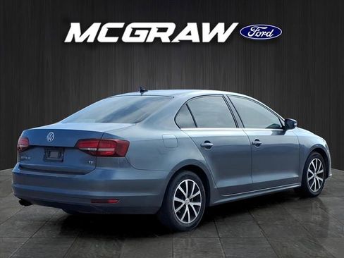 Used 2017 Volkswagen Jetta SE image 6