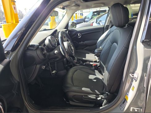 Used 2019 MINI Cooper 4-Door Hardtop FWD image 6