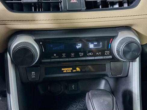 Used 2020 Toyota RAV4 LE image 22