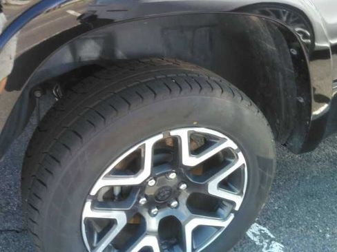 Used 2025 RAM 1500 Laramie AWD/4WD image 6