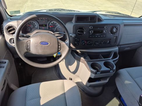 Used 2009 Ford E-350 and Econoline 350 XL RWD image 10