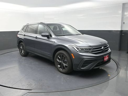 Used 2024 Volkswagen Tiguan SE AWD/4WD image 10