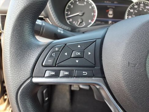 Used 2024 Nissan Sentra SV FWD image 14