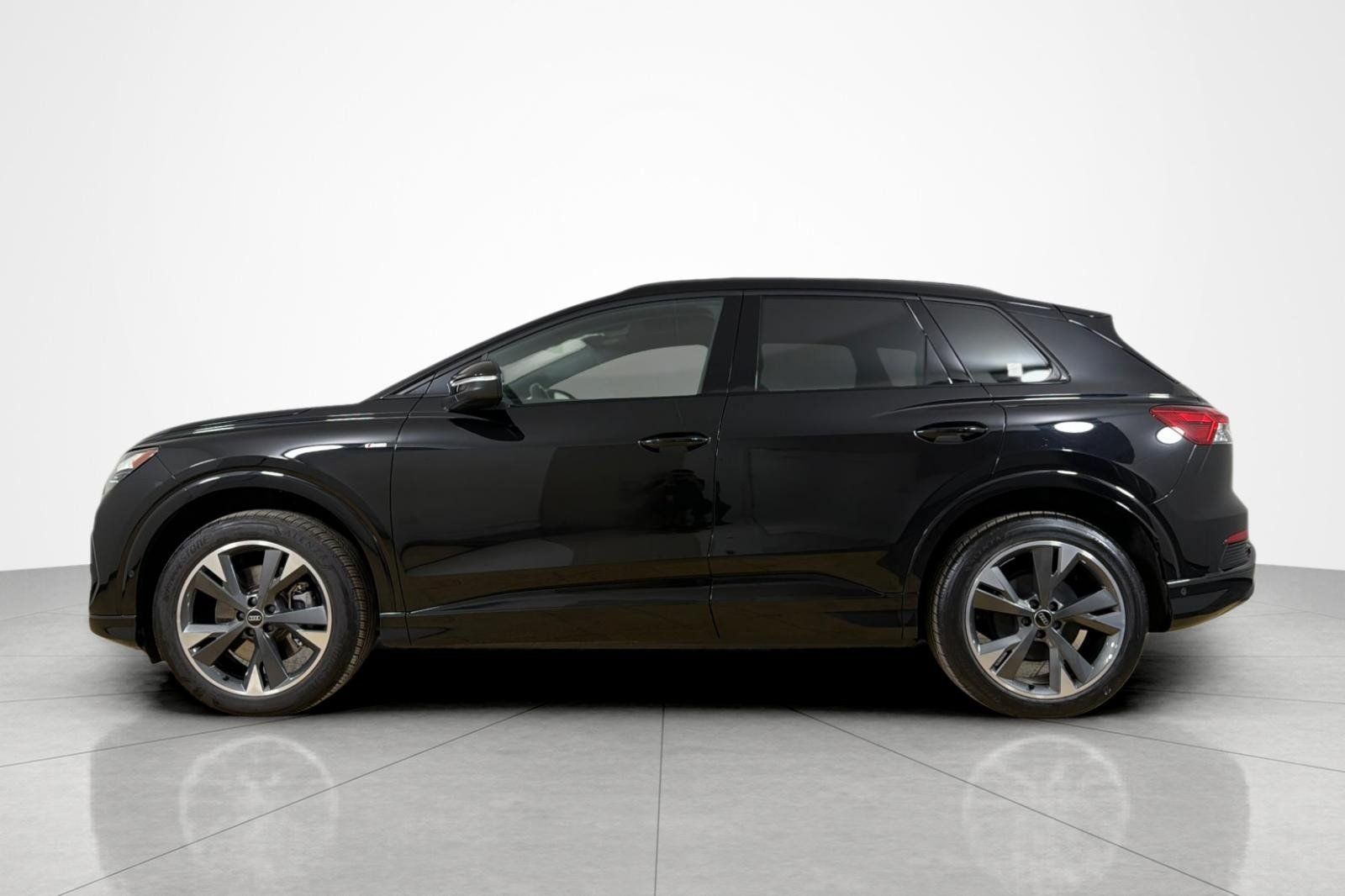 Certified 2023 Audi Q4 e-tron Premium Plus w/ Premium Plus AWD/4WD image 2