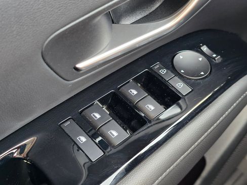 Certified 2025 Hyundai Tucson Limited FWD image 23
