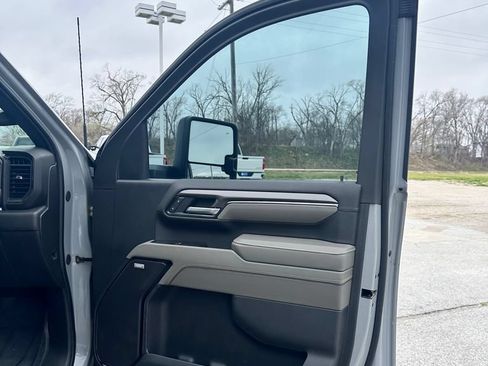 Used 2025 Chevrolet Silverado 2500 ZR2 AWD/4WD image 24