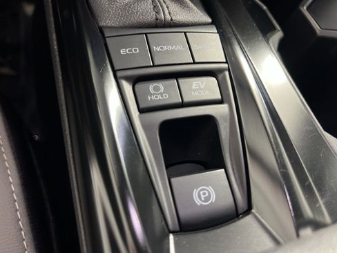 Used 2025 Toyota Camry SE w/ Convenience Package FWD image 32