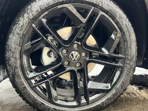 New 2026 Volkswagen Tiguan SE R-Line FWD image 6