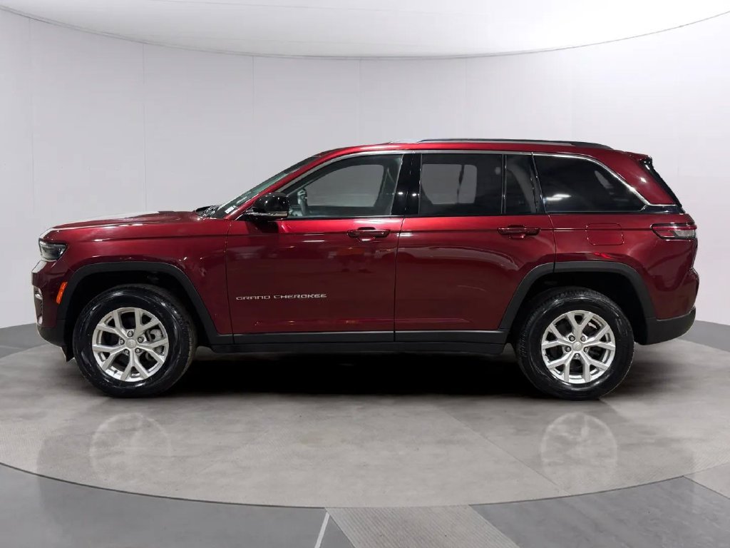Used 2023 Jeep Grand Cherokee Limited AWD/4WD image 6