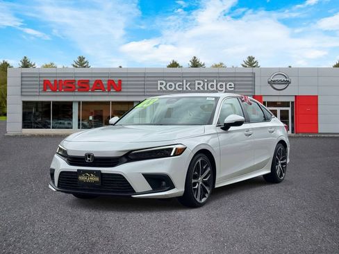 Used 2023 Honda Civic Touring image 2