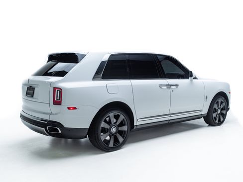 Used 2019 Rolls-Royce Cullinan AWD/4WD image 2