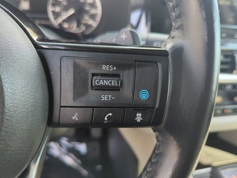 Used 2025 Nissan Pathfinder SL image 13