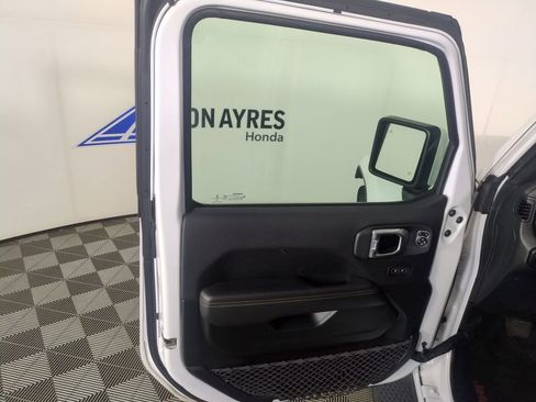 Used 2021 Jeep Wrangler Unlimited Sahara image 13