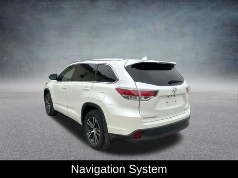 Used 2016 Toyota Highlander XLE AWD/4WD image 3
