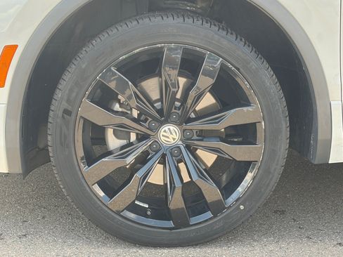 Used 2021 Volkswagen Tiguan SE R-Line AWD/4WD image 11