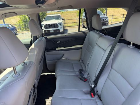 Used 2019 Honda Pilot Touring image 17