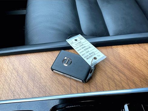 Certified 2024 Volvo XC90 B6 Plus w/ Protection Package Premier image 35