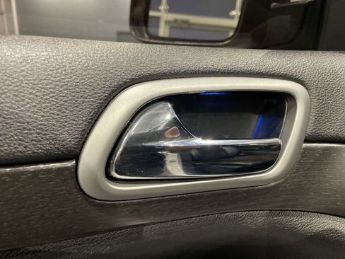 Used 2018 Jeep Grand Cherokee Laredo image 15