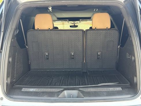 Used 2023 Chevrolet Suburban Premier AWD/4WD image 17