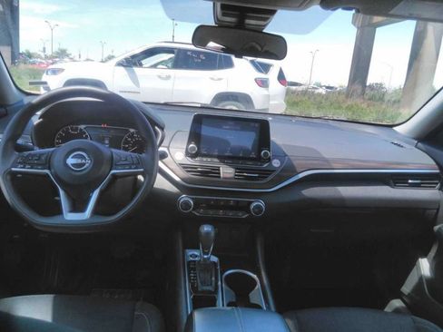 Used 2024 Nissan Altima 2.5 SV FWD image 5