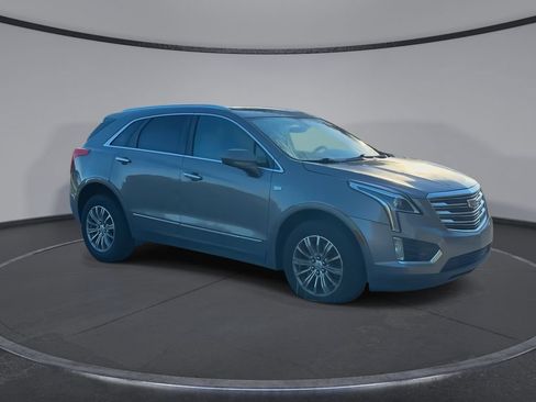 Used 2017 Cadillac XT5 FWD image 2