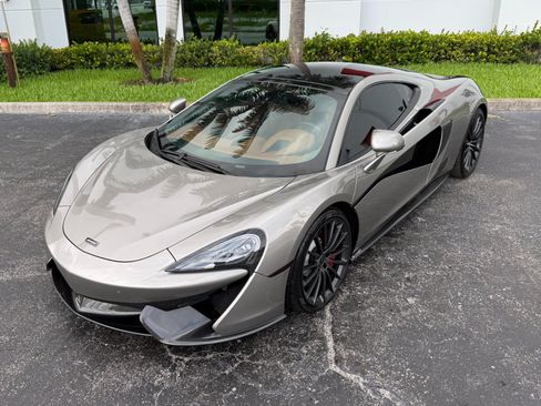 Used 2017 McLaren 570S RWD image 9