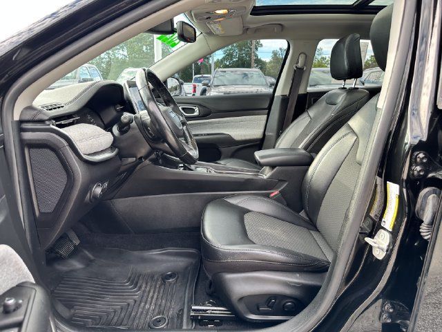 Used 2022 Jeep Compass Latitude w/ Sun and Sound Group FWD image 11