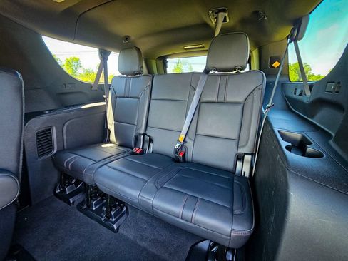 Used 2022 Chevrolet Suburban RST w/ Luxury Package AWD/4WD image 32