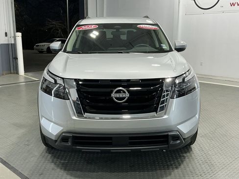 Used 2025 Nissan Pathfinder SV image 30