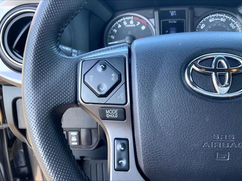 Used 2022 Toyota Tacoma TRD Off-Road AWD/4WD image 24