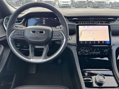 New 2025 Jeep Grand Cherokee Limited w/ Luxury Tech Group II AWD/4WD image 18