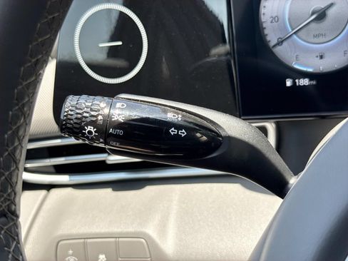 Used 2025 Hyundai Elantra SEL FWD image 16