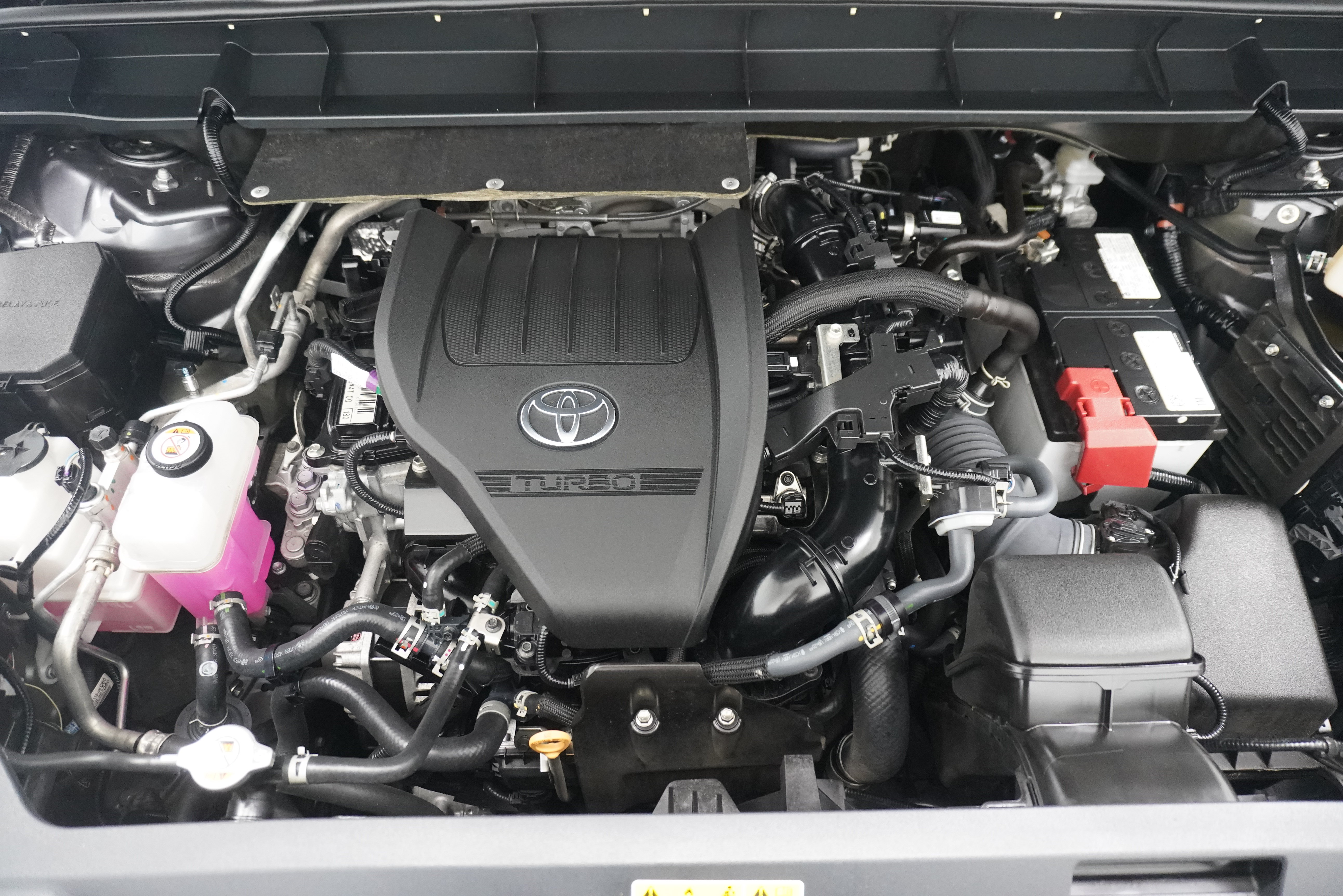 Used 2024 Toyota Highlander LE FWD image 30