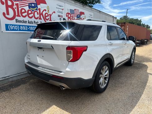 Used 2021 Ford Explorer Limited w/ Equipment Group 301A RWD image 3