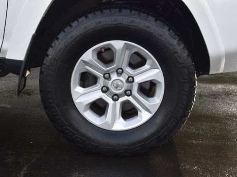 Used 2016 Toyota 4Runner SR5 image 35