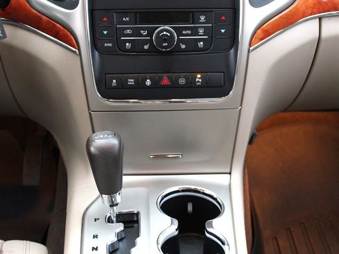 Used 2012 Jeep Grand Cherokee Overland image 12