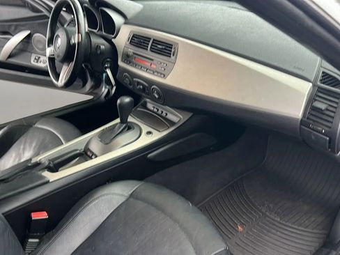 Used 2004 BMW Z4 2.5i image 24