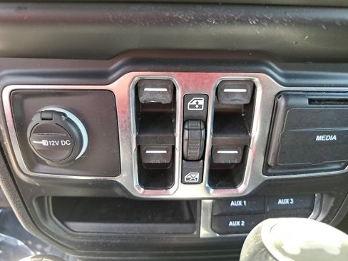 Used 2022 Jeep Wrangler Unlimited Sahara w/ LED Lighting Group AWD/4WD image 26