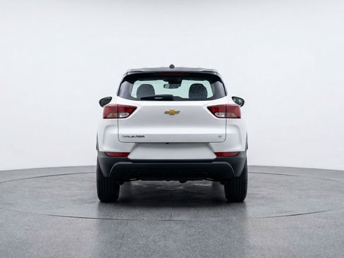 Used 2025 Chevrolet TrailBlazer LT w/ Driver Confidence Package image 7