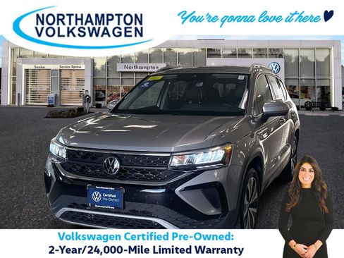 Certified 2024 Volkswagen Taos SE image 1