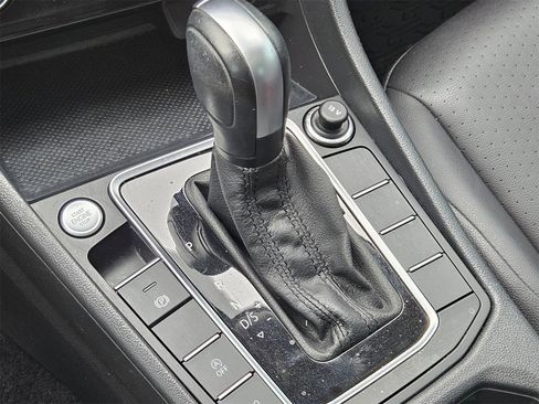 Used 2020 Volkswagen Jetta SE image 17