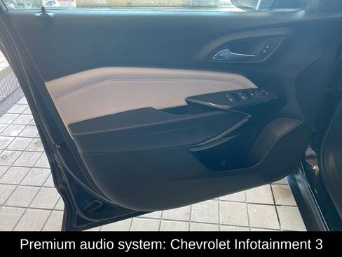 Used 2025 Chevrolet Trax LT w/ LT Convenience Package image 9