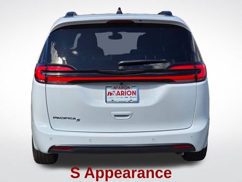 New 2026 Chrysler Pacifica Select FWD image 18