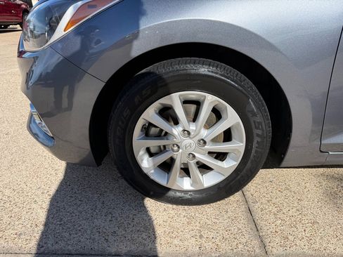 Used 2020 Hyundai Accent SEL FWD image 11