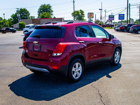 Used 2019 Chevrolet Trax LT w/ LT Convenience Package FWD image 7