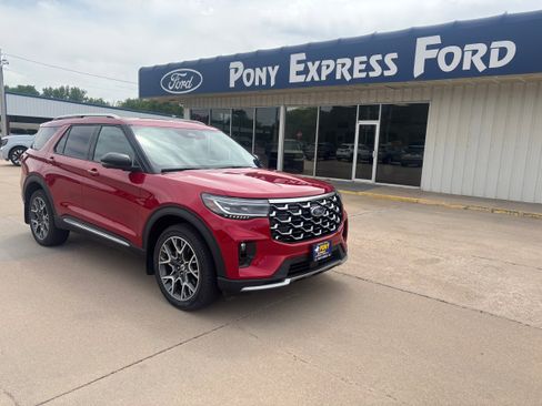 Used 2025 Ford Explorer Platinum w/ Ultimate Package AWD/4WD image 1