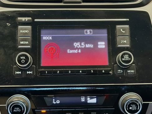 Used 2019 Honda CR-V LX image 9