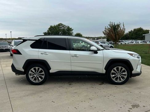 Used 2020 Toyota RAV4 Limited image 6