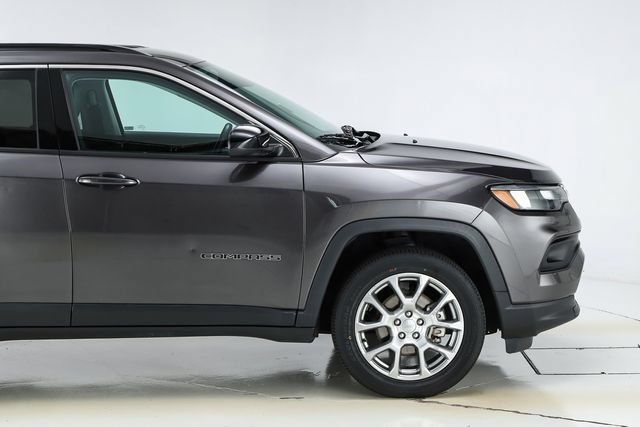 Used 2022 Jeep Compass Latitude AWD/4WD image 16
