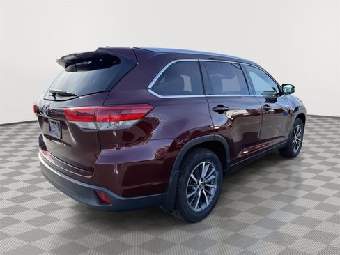 Used 2018 Toyota Highlander XLE image 7